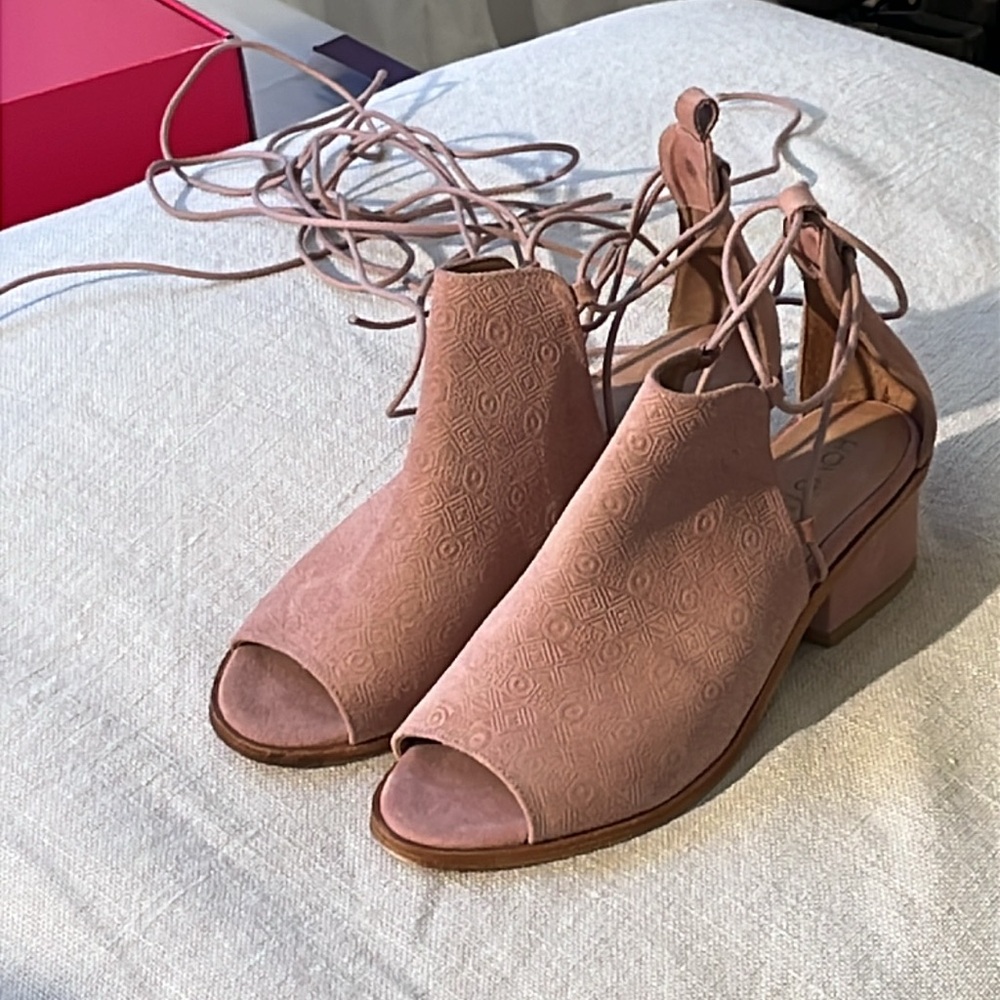 Free People NWT Howsty Pink Ankle Strap Day to evening Coachella Boho Love🌸🌈